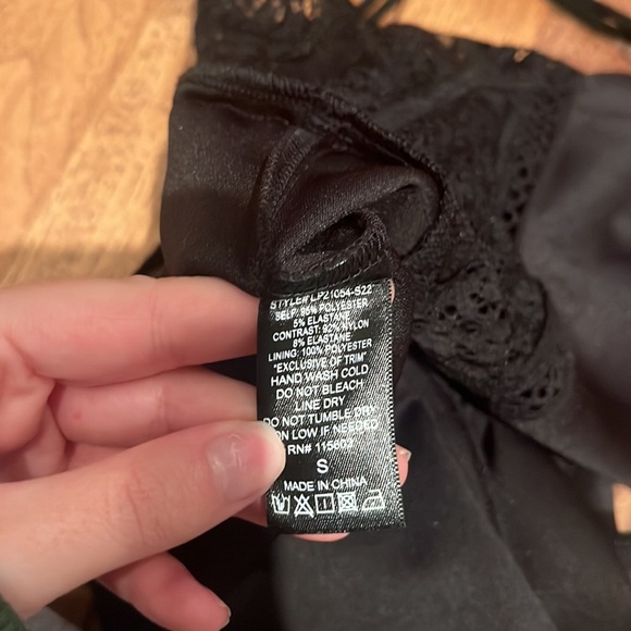 Robertson + Rodeo Woman’s Black Lacy Romper Size S - Picture 5 of 5